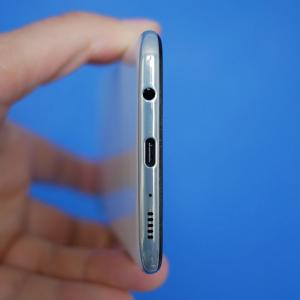 Обзор смартфона Samsung Galaxy A70: внушительный экран и емкая батарея Обзор смартфона Samsung Galaxy A70: внушительный экран и емкая батарея