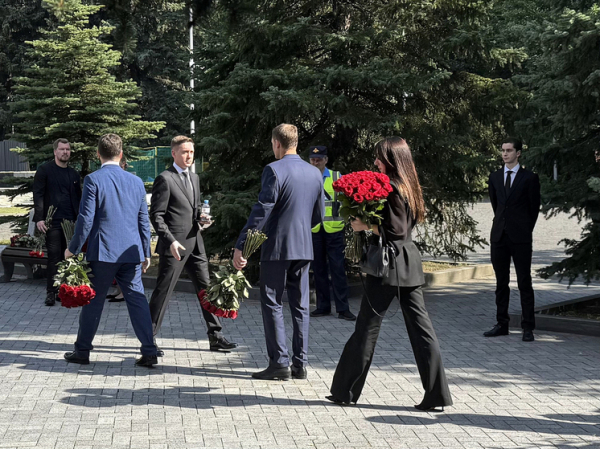 «Он старался быть нормальным человеком»: как прощались с Романом Старовойтом в Москве «Он старался быть нормальным человеком»: как прощались с Романом Старовойтом в Москве