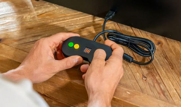 Аэрохоккей FunPop для четверых игроков оказался похож на чистый хаос