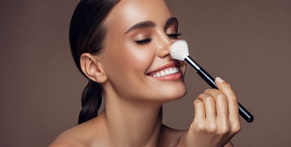 Красота и уход в одном флаконе: как выбрать макияж со skincare-эффектом Красота и уход в одном флаконе: как выбрать макияж со skincare-эффектом