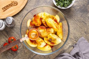 Картофель дольками в духовке